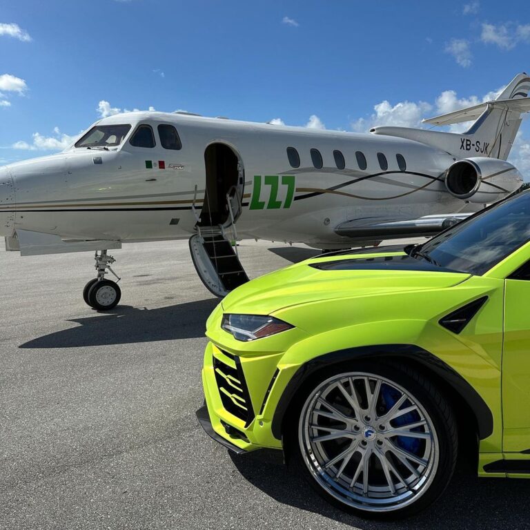 Avión privado de Llados y un Lamborghini Urus de Llados